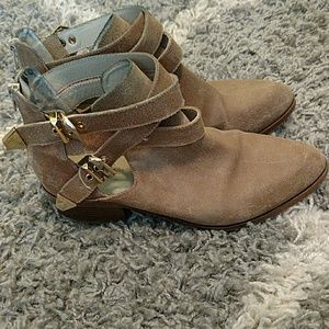 Seychelles booties size 9